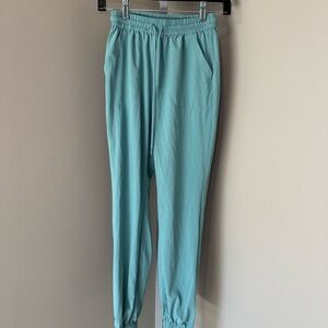 Women’s‎ Aritzia TNA joggers light green size XXS